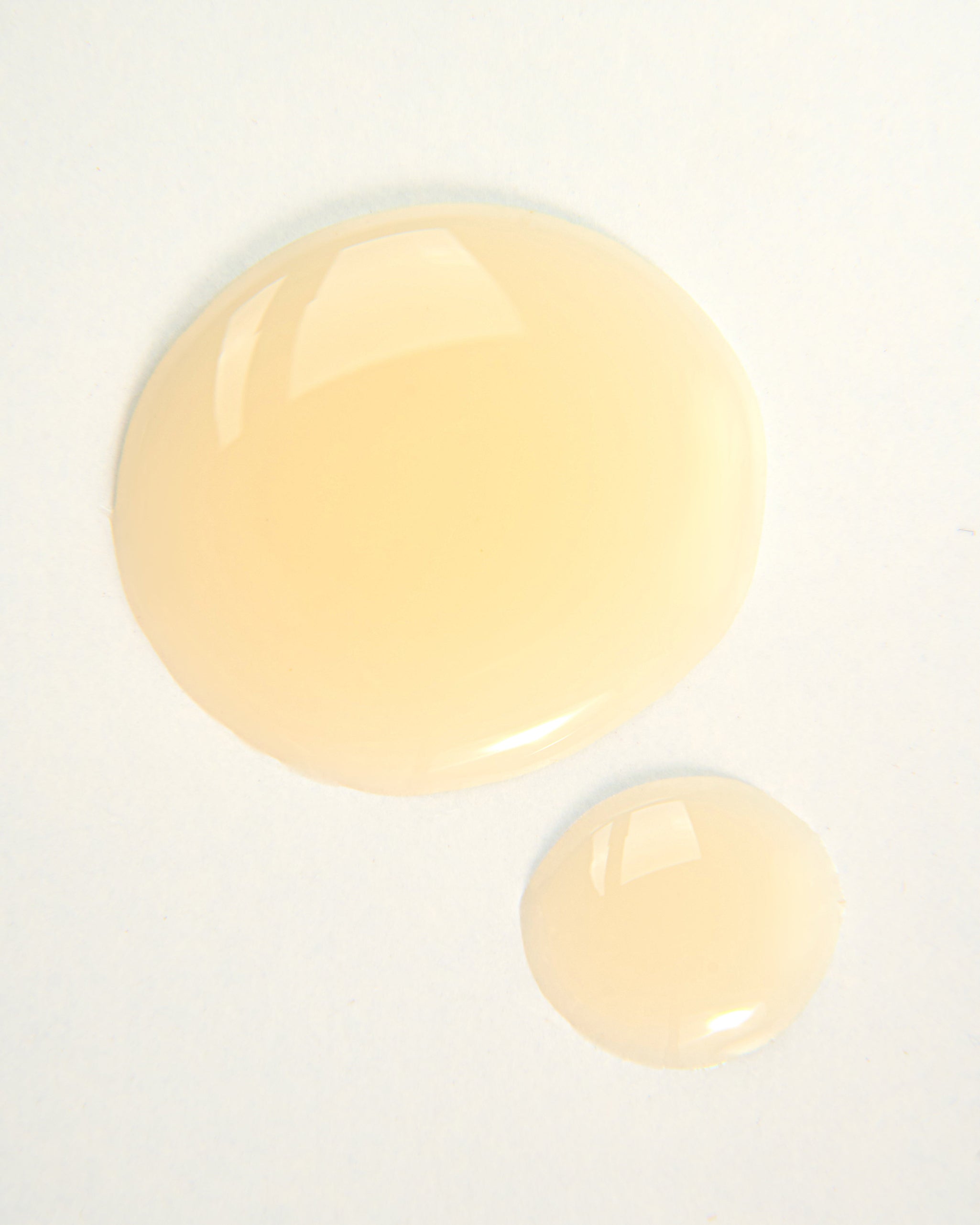 Curly Angels Absolution Shampoo, two droplets against white background - vegan haircare, cruelty-free